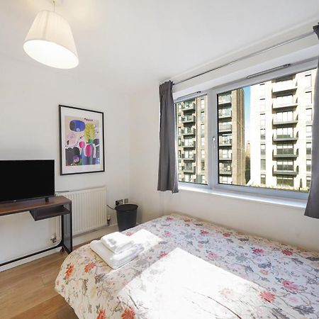 City Riverside - 2 Bedroom & Free Parking Barking  Buitenkant foto