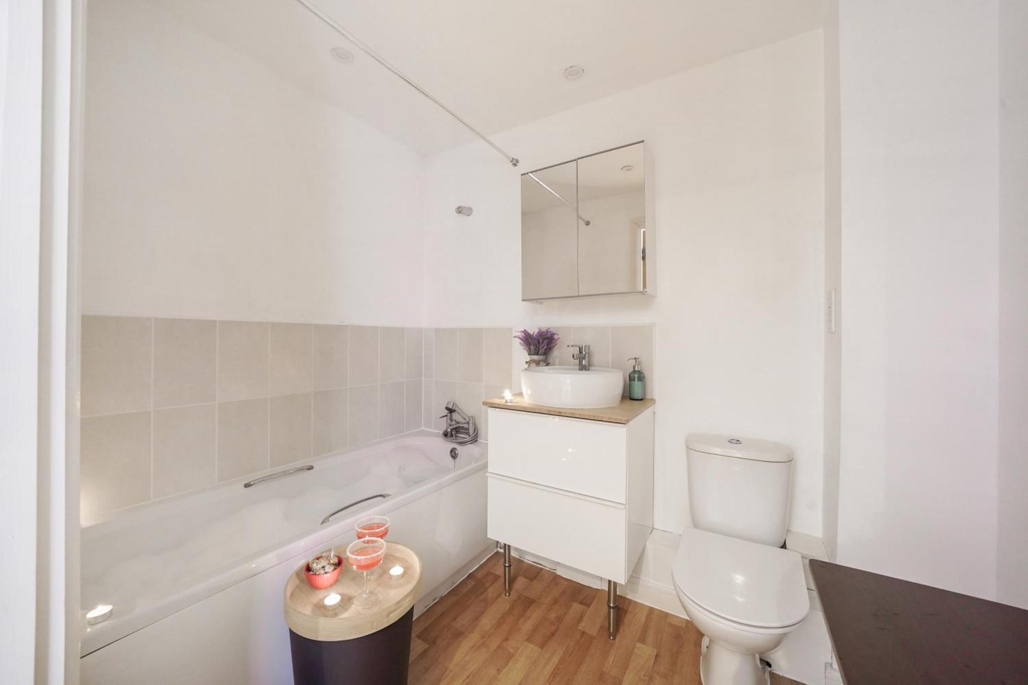 City Riverside - 2 Bedroom & Free Parking Barking  Buitenkant foto