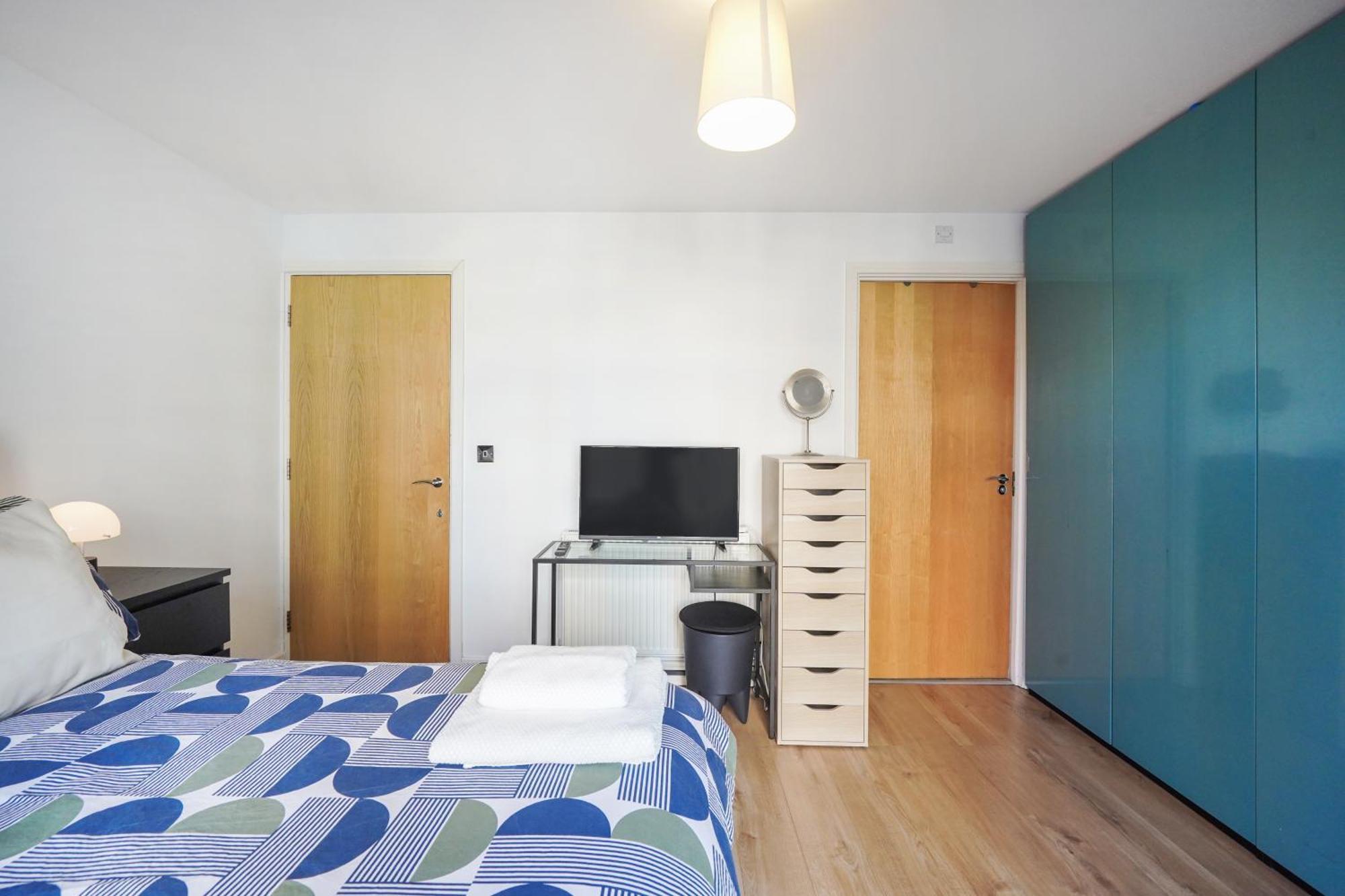 City Riverside - 2 Bedroom & Free Parking Barking  Buitenkant foto