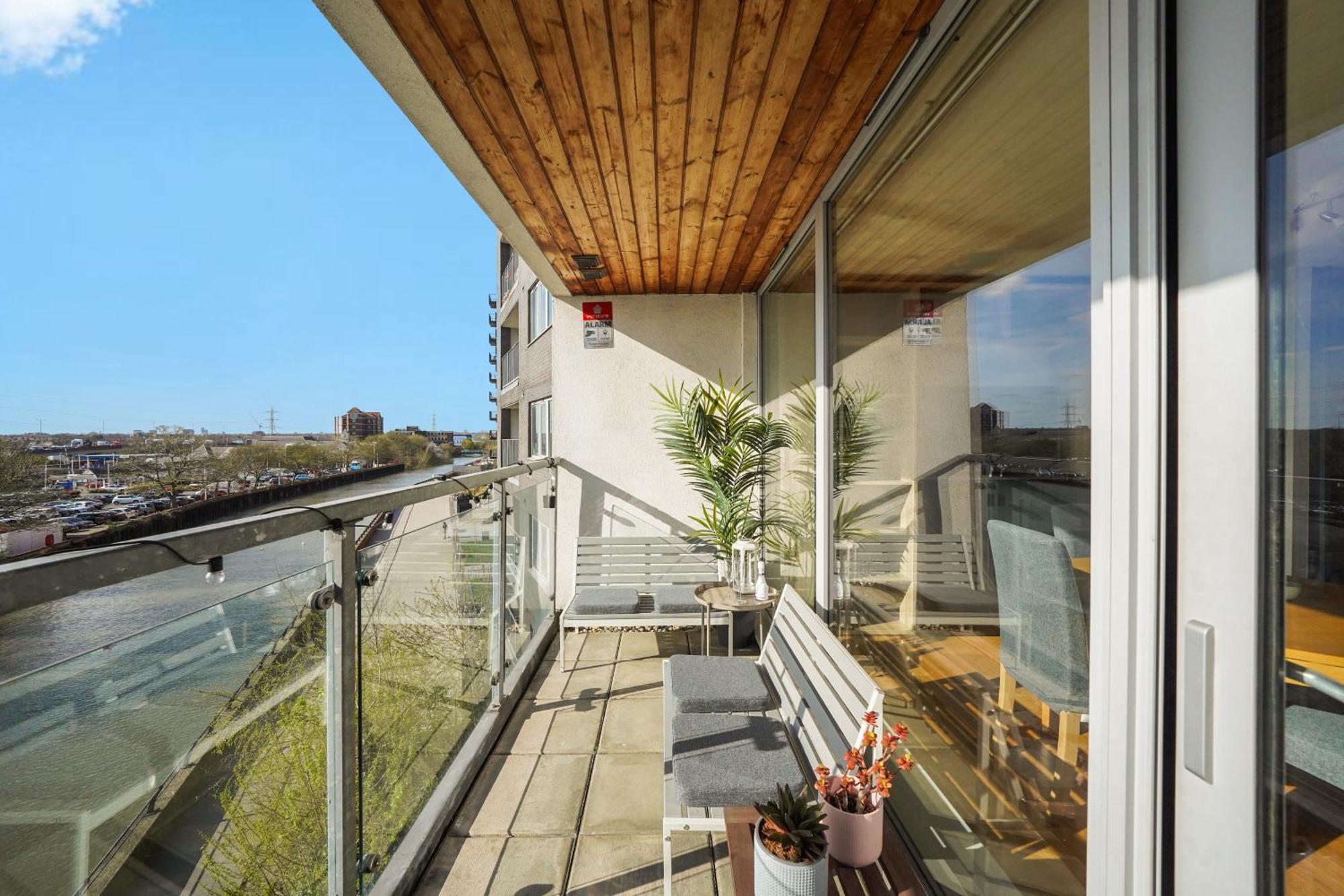 City Riverside - 2 Bedroom & Free Parking Barking  Buitenkant foto