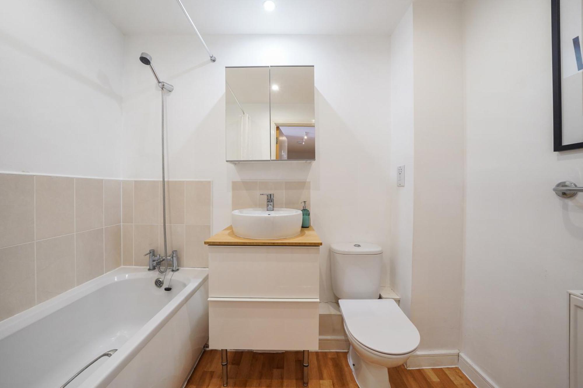 City Riverside - 2 Bedroom & Free Parking Barking  Buitenkant foto